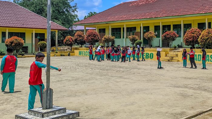Petugas Siap, MIN 4 Tebo Gelar Latihan Upacara Hari Pahlawan