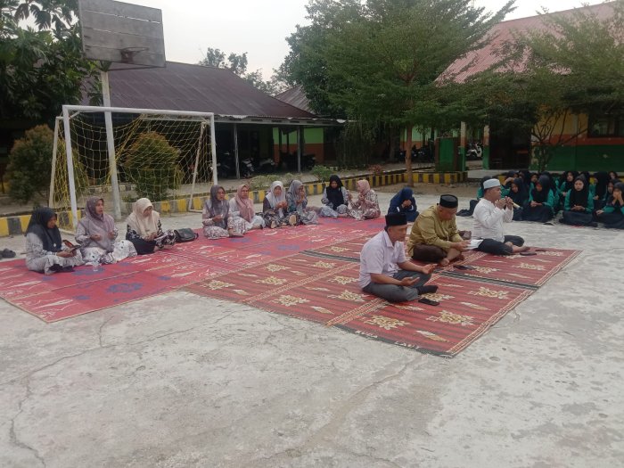 Jumat Berkah, MTsN 1 Bungo Gelar Wirid Yasin Berjamaah dengan Khidmat