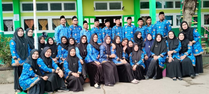 Semangat Sumpah Pemuda Berkobar di MIN 3 Kerinci Melalui Upacara Bendera Khidmat Semangat Sumpah Pemuda Berkobar di MIN 3 Kerinci Melalui Upacara Bendera Khidmat