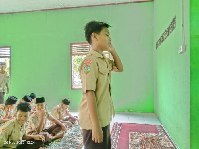 Tampil Percaya Diri, Rico Kelas IX D Dipercaya Menjadi Bilal Salat Zuhur di Mushola MTsN 1 Bungo Tampil Percaya Diri, Rico Kelas IX D Dipercaya Menjadi Bilal Salat Zuhur di Mushola MTsN 1 Bungo