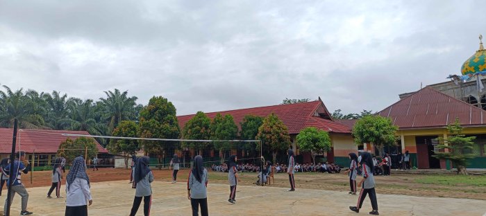 Pertandingan Voli Putri MTsN 2 Bungo Memasuki Hari Kedua Pertandingan Voli Putri MTsN 2 Bungo Memasuki Hari Kedua