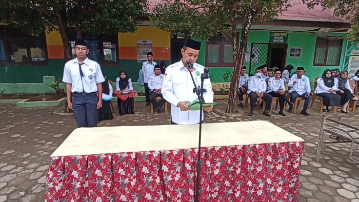 Pelantikan Ketua OSIM MTsN 2 Bungo Berlangsung Khidmat Pelantikan Ketua OSIM MTsN 2 Bungo Berlangsung Khidmat