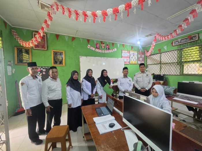 Kabid Penmad Kanwil Kemenag Jambi Monev Pelaksanaan ANBK di MTs N 3 Kota Jambi