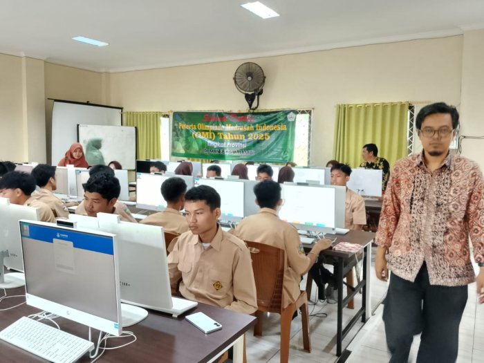 Simulasi TKA 2025 Hari Kedua Berjalan Lancar, MAN 2 Kota Jambi Laksanakan Uji Coba Bertahap