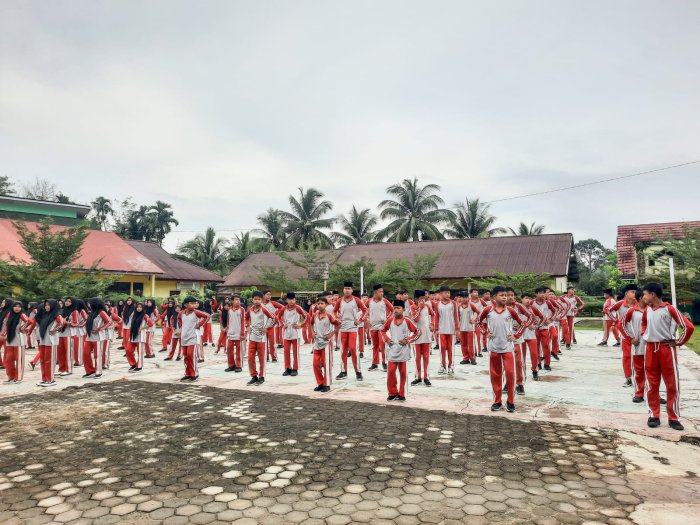 Energi Pagi yang Menggugah, Senam Sehat MTsN 1 Bungo Satukan Semangat Warga Madrasah