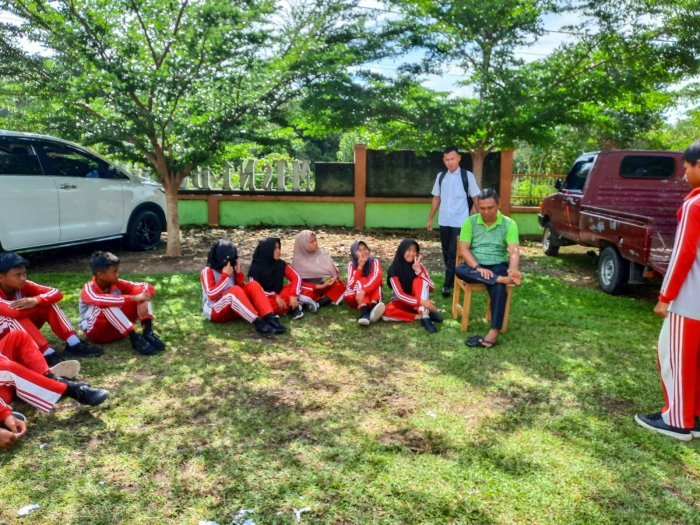 Pembina Pramuka MTsN 1 Bungo Dampingi Latihan Pemantapan Jelang Jambore Ranting 2025 Pembina Pramuka MTsN 1 Bungo Dampingi Latihan Pemantapan Jelang Jambore Ranting 2025