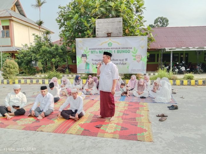 Menebar Berkah Ramadan: Kepala MTsN 1 Bungo Tekankan Makna Kepedulian dalam Pengajian dan Penyerahan Zakat Profesi ASN Menebar Berkah Ramadan: Kepala MTsN 1 Bungo Tekankan Makna Kepedulian dalam Pengajian dan Penyerahan Zakat Profesi ASN