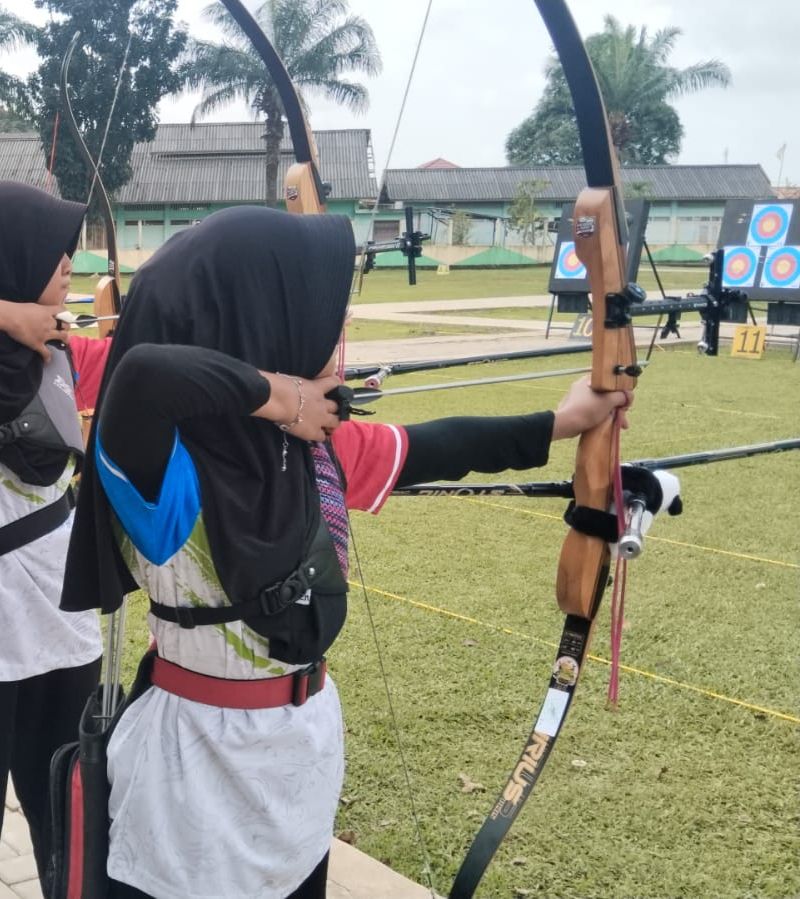 RAIH JUARA 3 KUALIFIKASI STANDAR NASIONAL 15 METER PUTRI KEJUARAAN PANAH DI PALEMBANG RAIH JUARA 3 KUALIFIKASI STANDAR NASIONAL 15 METER PUTRI KEJUARAAN PANAH DI PALEMBANG