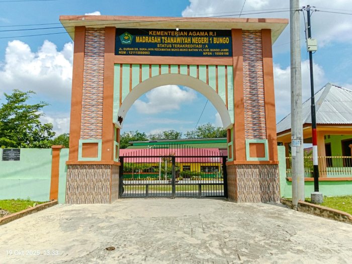 Madrasah Tetap Hidup Walau Libur: Lingkungan MTsN 1 Bungo Terlihat Bersih dan Asri