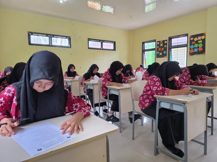 Hari Kedua ASAT MTsN 1 Bungo Berjalan Lancar, Siswa Tertib dan Suasana Tetap Kondusif Hari Kedua ASAT MTsN 1 Bungo Berjalan Lancar, Siswa Tertib dan Suasana Tetap Kondusif