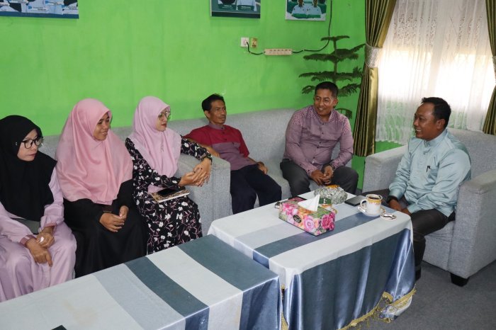 Pererat Silaturahmi, Staf Tata Usaha Gelar Pertemuan dan Perkenalan Bersama Kaur TU MTsN 1 Batang Hari yang Baru