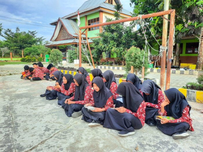 Pengajian Pagi Hidupkan Suasana Religius MTsN 1 Bungo, Guru Piket Apresiasi Antusiasme Siswa Pengajian Pagi Hidupkan Suasana Religius MTsN 1 Bungo, Guru Piket Apresiasi Antusiasme Siswa