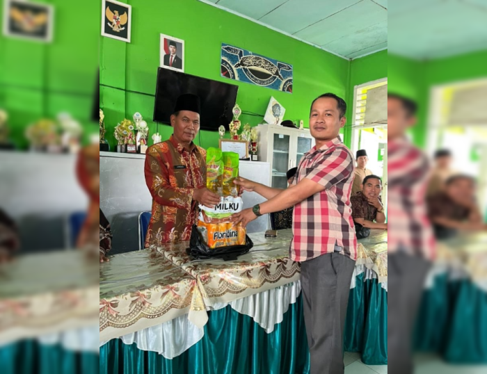 Kepala MIN 3 Kerinci Serahkan THR kepada Majelis Guru Kepala MIN 3 Kerinci Serahkan THR kepada Majelis Guru