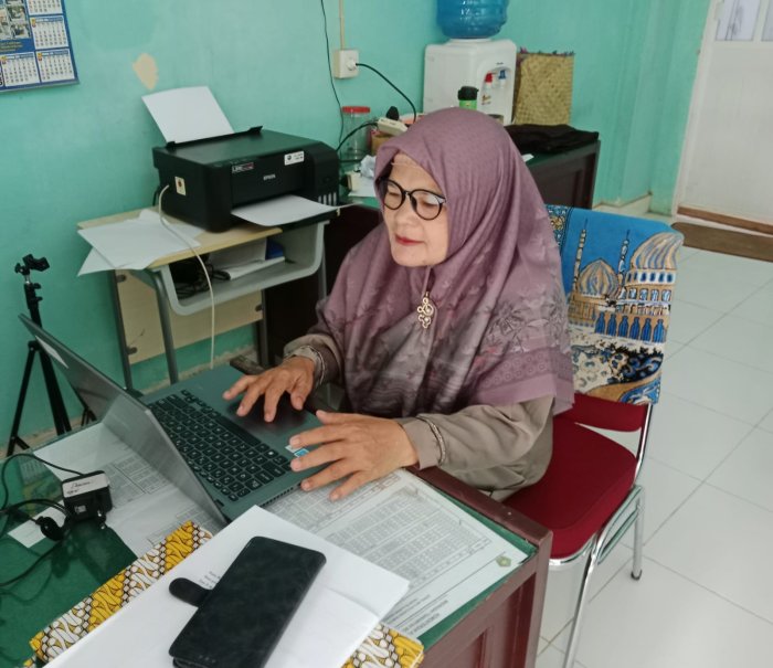 Besok Masuk Cuti Lebaran, GTK MTsN 1 Bungo Selesaikan Administrasi dan Sambut Hari Kemenangan Besok Masuk Cuti Lebaran, GTK MTsN 1 Bungo Selesaikan Administrasi dan Sambut Hari Kemenangan