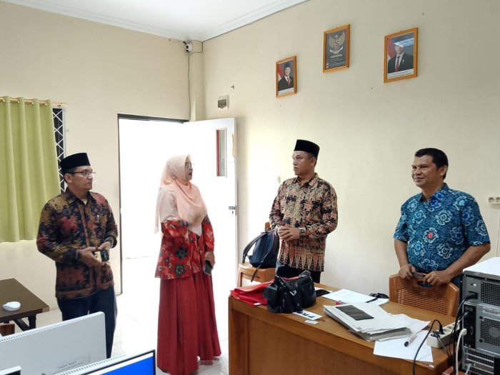 Kepala MAN 2 Kota Jambi Pantau Langsung Pelaksanaan Simulasi TKA 2025