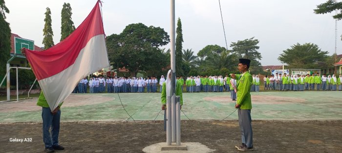 Upacara Bendera Hari Senin Berlangsung Khidmat, Waka Sarpras Sampaikan Empat Pesan Penting Upacara Bendera Hari Senin Berlangsung Khidmat, Waka Sarpras Sampaikan Empat Pesan Penting