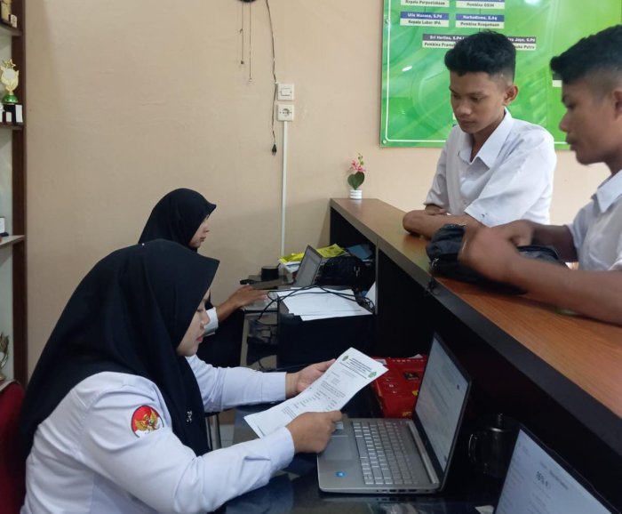 Zibran Irawan, Siswa Man 2 Bungo Ajukan Surat Aktivasi Pip Tahap Ii Ke PTSP Man 2 Bungo Zibran Irawan, Siswa Man 2 Bungo Ajukan Surat Aktivasi Pip Tahap Ii Ke PTSP Man 2 Bungo