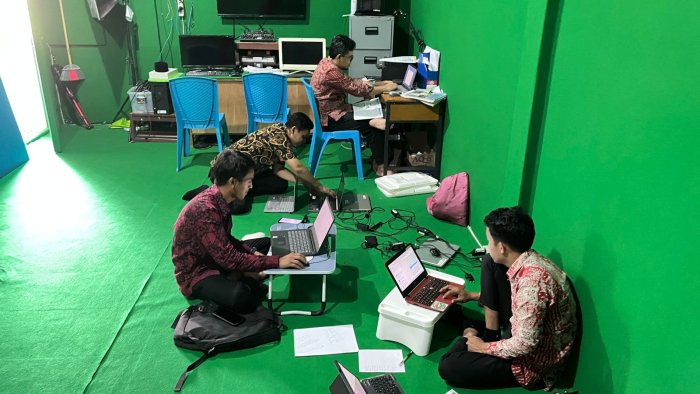 Pengisian Nilai RDM Hari Terakhir, Guru MAN 2 Kota Jambi Kebut Tuntaskan Input Data Pengisian Nilai RDM Hari Terakhir, Guru MAN 2 Kota Jambi Kebut Tuntaskan Input Data