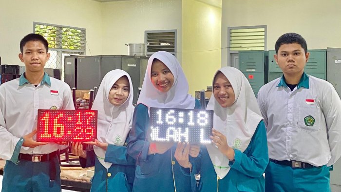 Keren Banget! Siswa MAN 2 Kota Jambi Ciptakan Jam Digital LED Super Canggih, Bikin Sekolah Makin Futuristik!