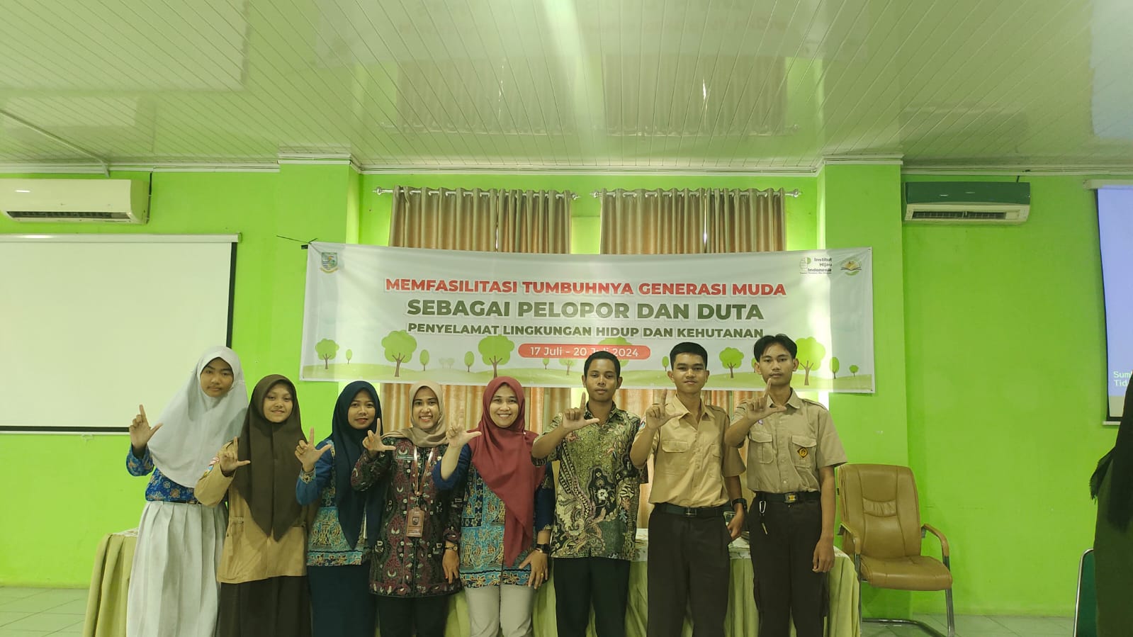 Green Youth Movement dari MAN 2 Kota Jambi: Wujudkan Kepedulian Lingkungan Green Youth Movement dari MAN 2 Kota Jambi: Wujudkan Kepedulian Lingkungan