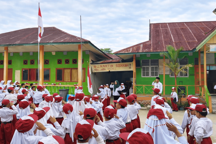 Semangat Sambut Ramadhan: MI Negeri 1 TJB Gelar Upacara dengan Tema Kebersihan dan Kesehatan Semangat Sambut Ramadhan: MI Negeri 1 TJB Gelar Upacara dengan Tema Kebersihan dan Kesehatan