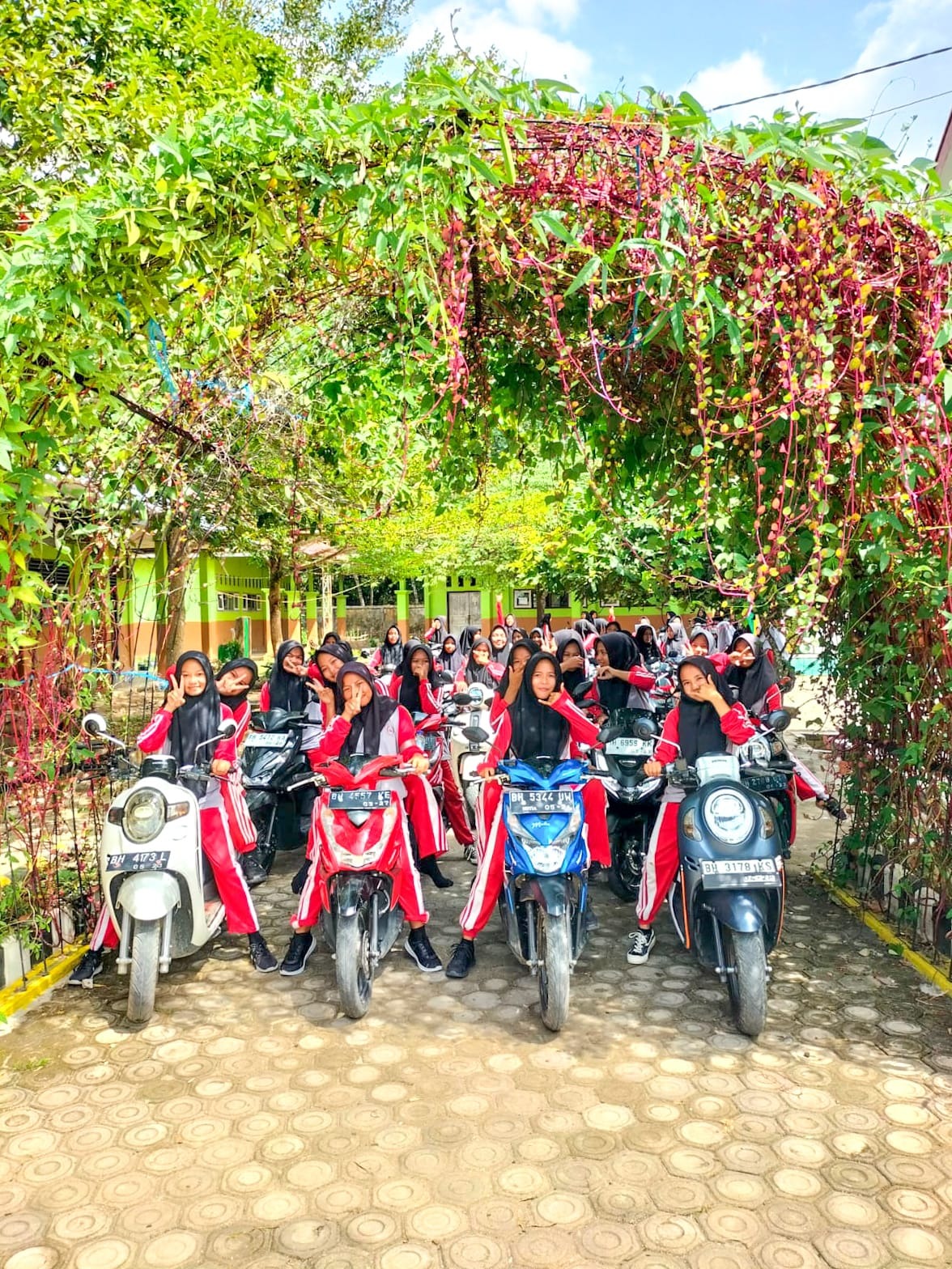 Tertibnya Peserta Didik MTsN 1 Bungo ketika Pulang 