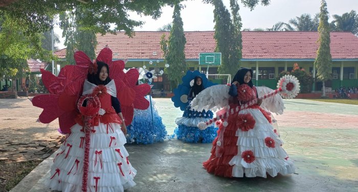 Finishing Tim Karnaval MAN 2 Bungo, Siap Meriahkan Pawai Pembangunan Kabupaten Bungo Finishing Tim Karnaval MAN 2 Bungo, Siap Meriahkan Pawai Pembangunan Kabupaten Bungo