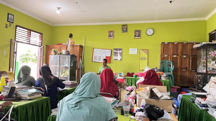 Dipimpin Kepala Madrasah, Majelis Guru MAN 1 Tanjung Jabung Timur Gelar Rapat Penetapan Kelulusan Kelas XII Dipimpin Kepala Madrasah, Majelis Guru MAN 1 Tanjung Jabung Timur Gelar Rapat Penetapan Kelulusan Kelas XII
