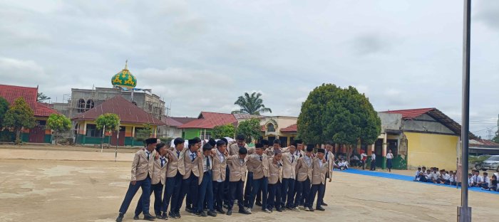 Penampilan Anggota OSIM Meriahkan Hari Guru Nasional di MTsN 2 Bungo Penampilan Anggota OSIM Meriahkan Hari Guru Nasional di MTsN 2 Bungo