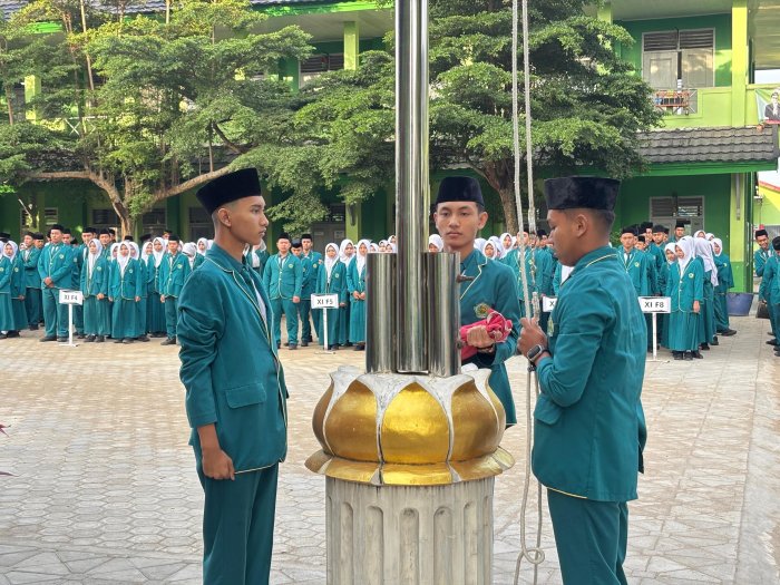 Petugas Upacara XI F9 MAN 2 Kota Jambi Tampil Gemilang dan Tuai Apresiasi Petugas Upacara XI F9 MAN 2 Kota Jambi Tampil Gemilang dan Tuai Apresiasi