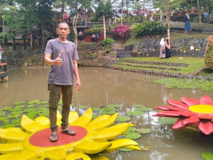 Healing Tipis-tipis, GTK MTsN 1 Bungo Habiskan Akhir Libur Lebaran di Taman Lubuk Pelayangan Healing Tipis-tipis, GTK MTsN 1 Bungo Habiskan Akhir Libur Lebaran di Taman Lubuk Pelayangan