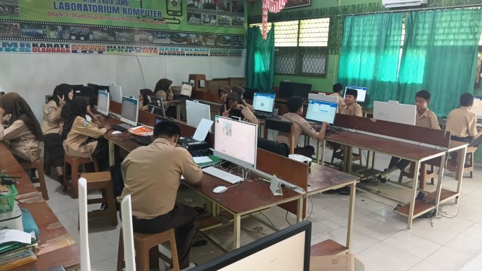 Langkah Awal Menuju TKA, MTsN 3 Kota Jambi Laksanakan Simulasi Ujian Langkah Awal Menuju TKA, MTsN 3 Kota Jambi Laksanakan Simulasi Ujian