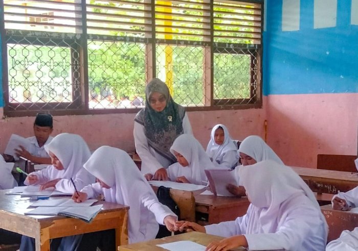 Rasa Ingin Tahu Tinggi : Siswa Kelas 7B Pelajari Materi Pemuaian dan Kalor Rasa Ingin Tahu Tinggi : Siswa Kelas 7B Pelajari Materi Pemuaian dan Kalor