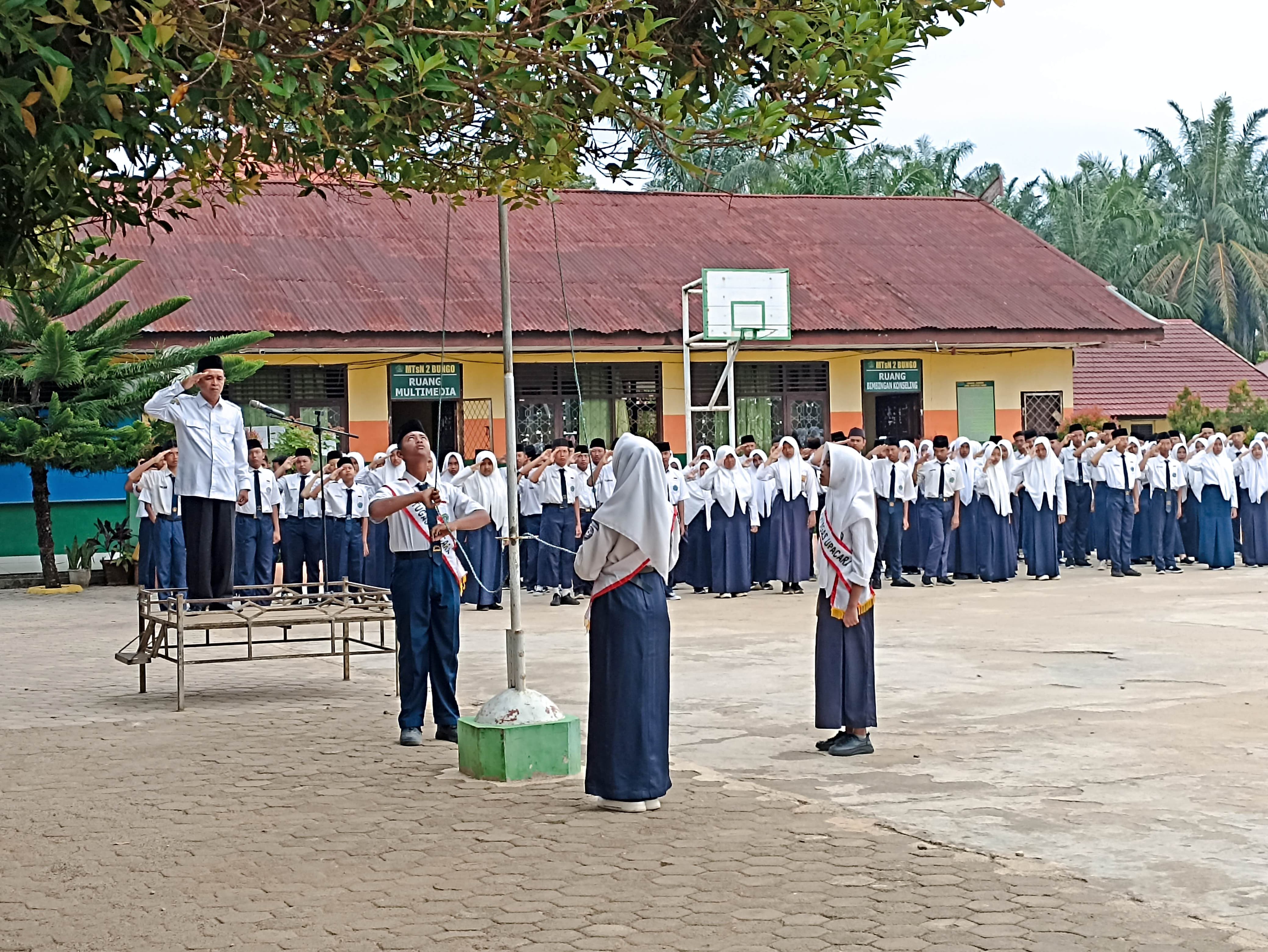 UPACARA RUTIN MTsN 2 BUNGO SETIAP SENIN UPACARA RUTIN MTsN 2 BUNGO SETIAP SENIN