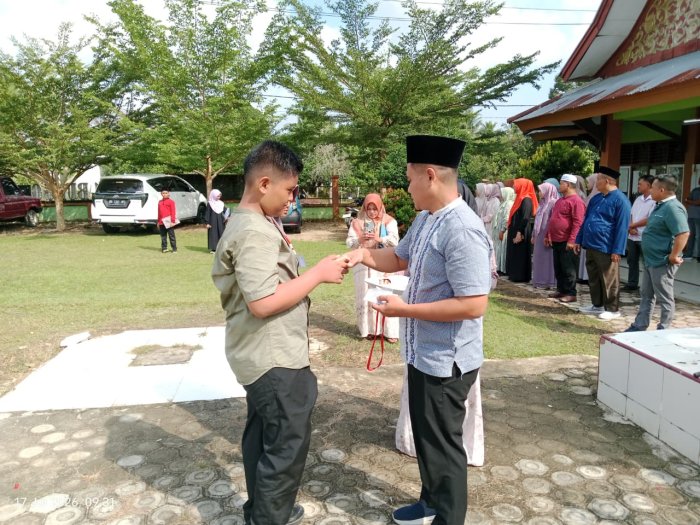 Pelepasan Tanda Peserta Warnai Penutupan MATAMUDA 2026 MTsN 1 Bungo, Resmi Tutup Babak Orientasi Murid Baru Pelepasan Tanda Peserta Warnai Penutupan MATAMUDA 2026 MTsN 1 Bungo, Resmi Tutup Babak Orientasi Murid Baru