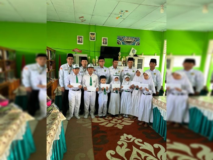 Monitoring Hari Pertama Sekolah di MIN 3 Kerinci Dirangkai dengan Penyerahan Bantuan Kemenag untuk 7 Siswa
