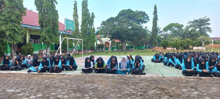 Yasinan Rutin Perdana Tahun Pelajaran 2026/2027, MAN 2 Bungo Perkuat Karakter Religius Peserta Didik Yasinan Rutin Perdana Tahun Pelajaran 2026/2027, MAN 2 Bungo Perkuat Karakter Religius Peserta Didik
