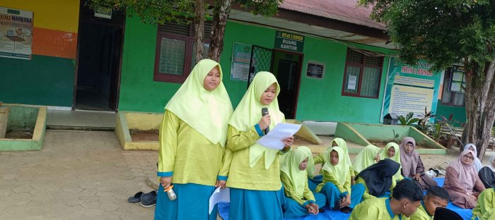 Siswa MTsN 2 Bungo Sampaikan Tausiah Usai Yasinan Siswa MTsN 2 Bungo Sampaikan Tausiah Usai Yasinan