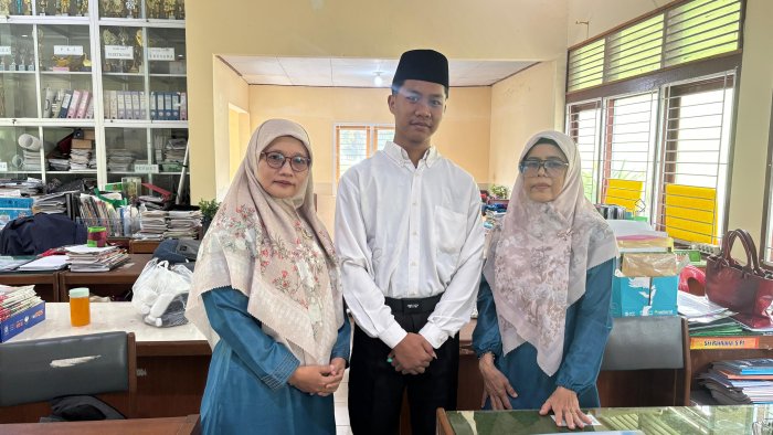 Langkah ke Negeri Seribu Menara: Doa dan Pesan Guru Mengiringi Keberangkatan M. Raihan ke Al Azhar Kairo