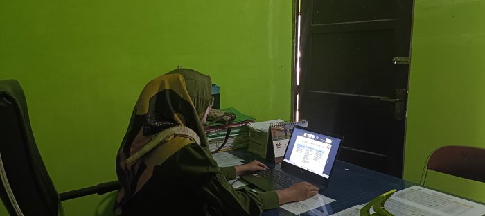 Guru MTs Ikuti zoom Pembinaan Madrasah Siaga Kependudukan