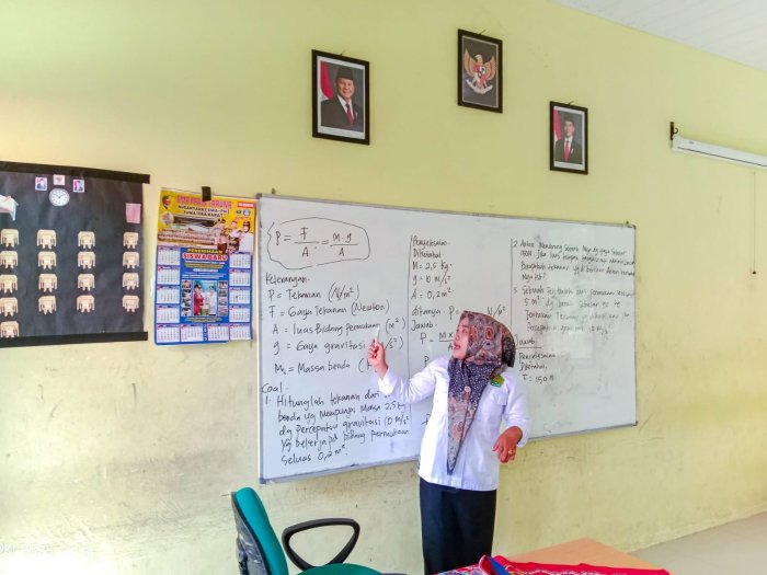 Guru IPA Kelas IX B Terapkan Metode Pembelajaran Klasik, Tingkatkan Fokus Siswa