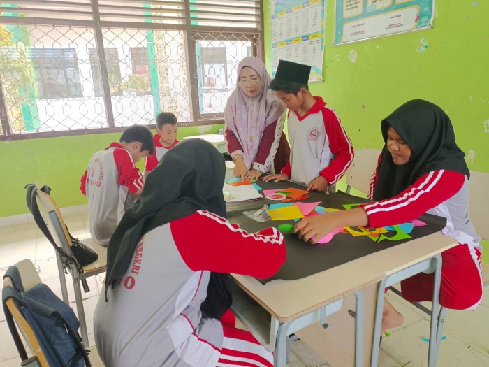 Pembelajaran Bahasa Arab Di Kelas VII Semakin Menarik dengan Lagu dan Media Bergambar