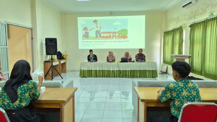 Keren! Murid MAN 3 Kota Jambi Dibekali Skill Pertolongan Pertama untuk Luka Psikologis