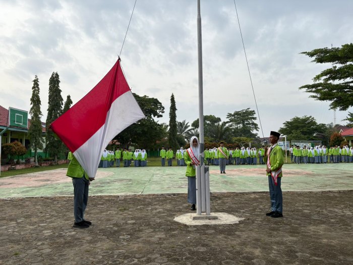 MAN 2 Bungo Gelar Upacara Bendera, Tanamkan Disiplin dan Semangat Kebangsaan MAN 2 Bungo Gelar Upacara Bendera, Tanamkan Disiplin dan Semangat Kebangsaan