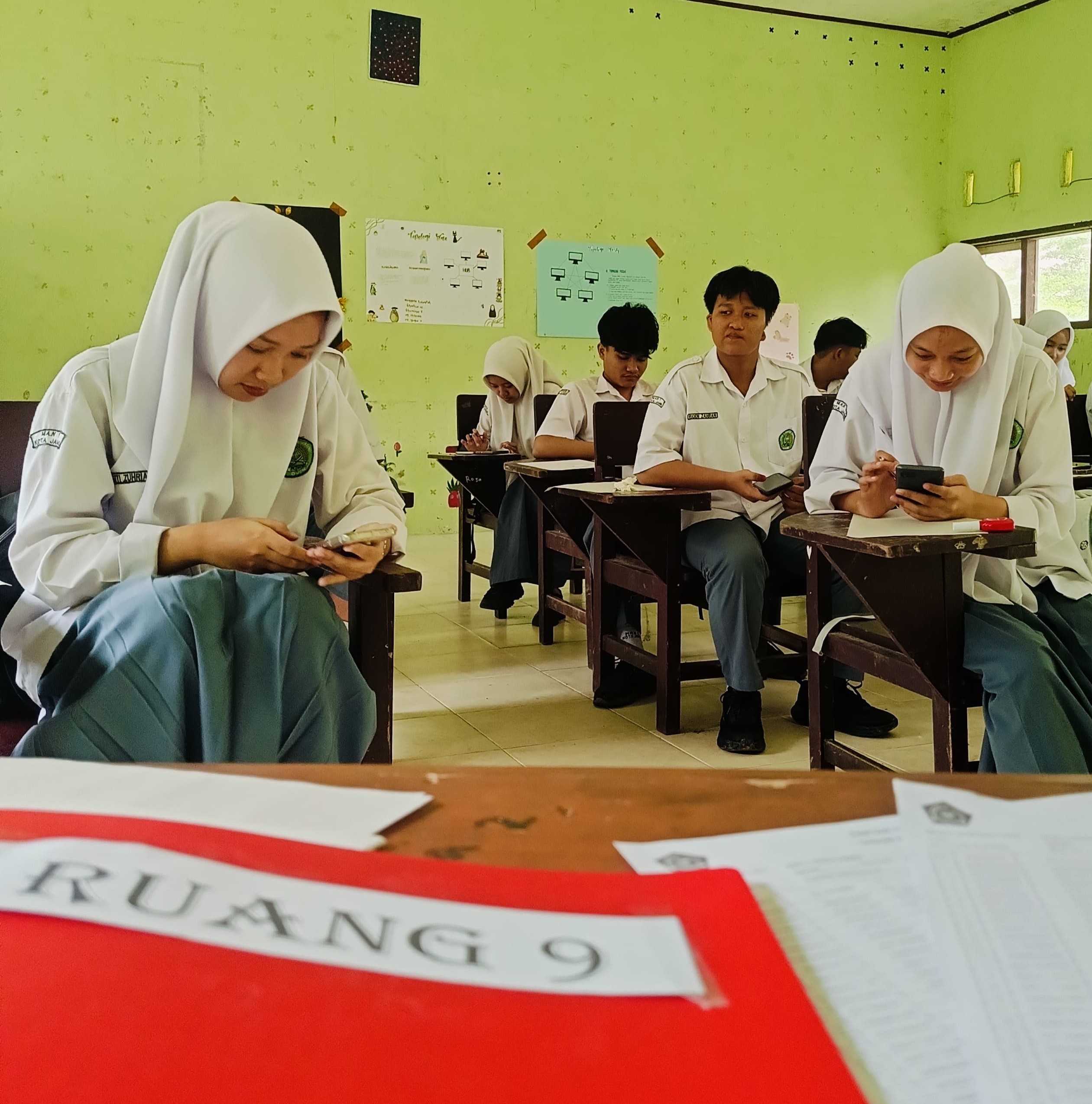 Listrik Padam, Penilaian Akhir Semester Hari Ketiga di MAN 1 Kota Jambi Dijadwal Ulang Listrik Padam, Penilaian Akhir Semester Hari Ketiga di MAN 1 Kota Jambi Dijadwal Ulang