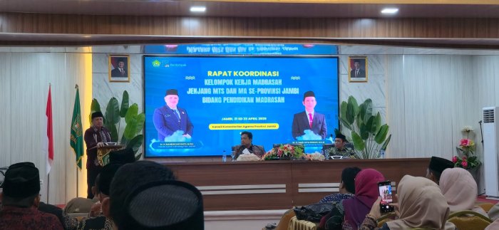 Rakor KKM MA & MTs se-Provinsi Jambi Dibuka Kakanwil, Hadirkan Naqoy Bahas Kurikulum Cinta Rakor KKM MA & MTs se-Provinsi Jambi Dibuka Kakanwil, Hadirkan Naqoy Bahas Kurikulum Cinta