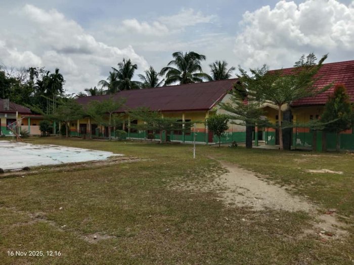 Lingkungan Madrasah Bersih, MTsN 1 Bungo Siap Sambut Awal Pekan Penuh Semangat Lingkungan Madrasah Bersih, MTsN 1 Bungo Siap Sambut Awal Pekan Penuh Semangat