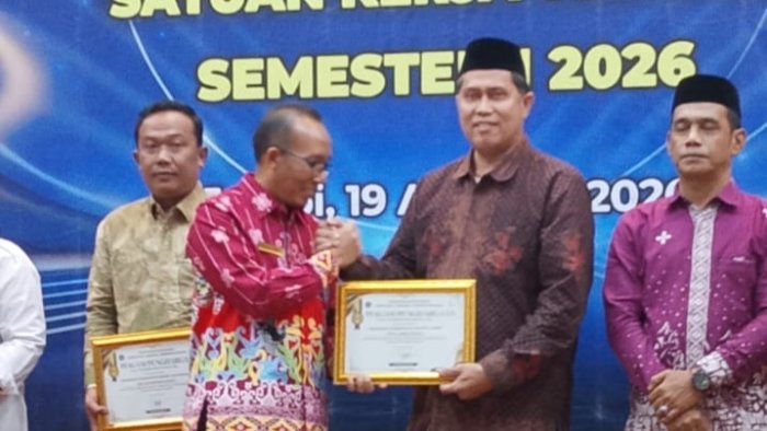 Kinerja Gemilang, MTsN 3 Kota Jambi Raih Piagam Penghargaan dari KPPN Jambi