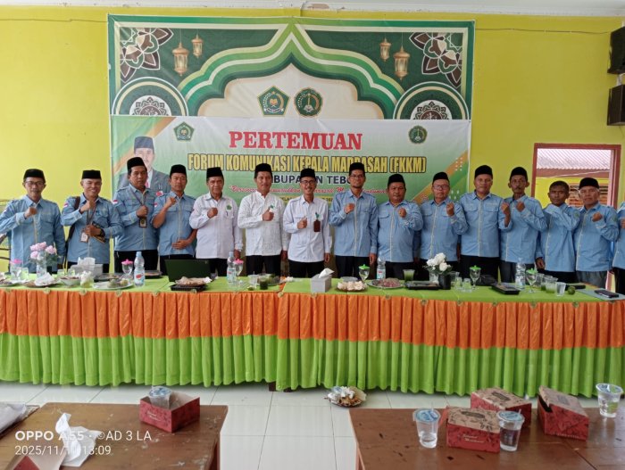Kepala MIN 3 Tebo menghadiri Pertemuan Forum Komunikasi Kepala Madrasah(FKKM) di MtsN 1 Tebo Kepala MIN 3 Tebo menghadiri Pertemuan Forum Komunikasi Kepala Madrasah(FKKM) di MtsN 1 Tebo
