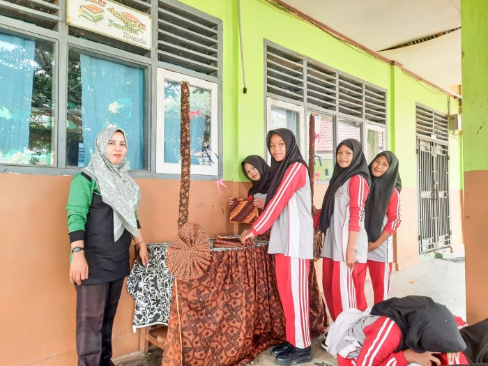 Kreatif dan Penuh Semangat! Stand Bazar Tiap Kelas MTsN 1 Bungo Mulai Dipersiapkan Sambut PORSENI 2026 Kreatif dan Penuh Semangat! Stand Bazar Tiap Kelas MTsN 1 Bungo Mulai Dipersiapkan Sambut PORSENI 2026